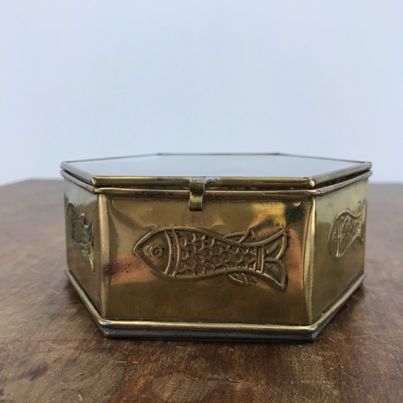 Vintage Made in India Glass Brass Fish Trinket Box - Picture 3 of 6